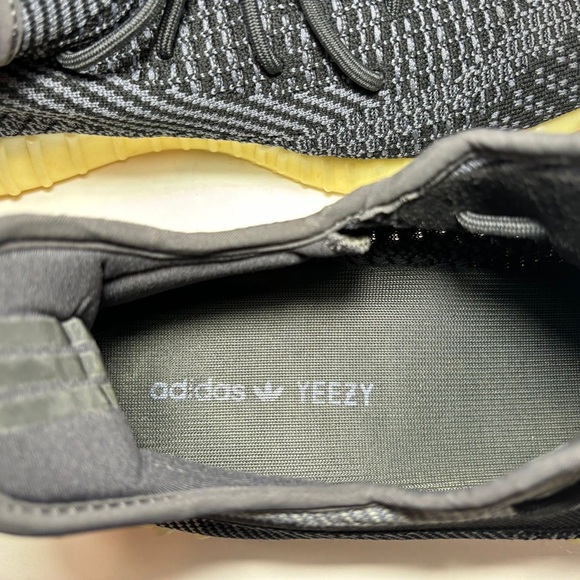 Adidas Yeezy Boost 700 V2 Inertia size 9.5 - Picture 7 of 9